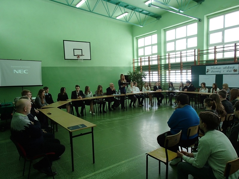 WARTOŚĆ EDUKACJI DAWNIEJ I DZIŚ