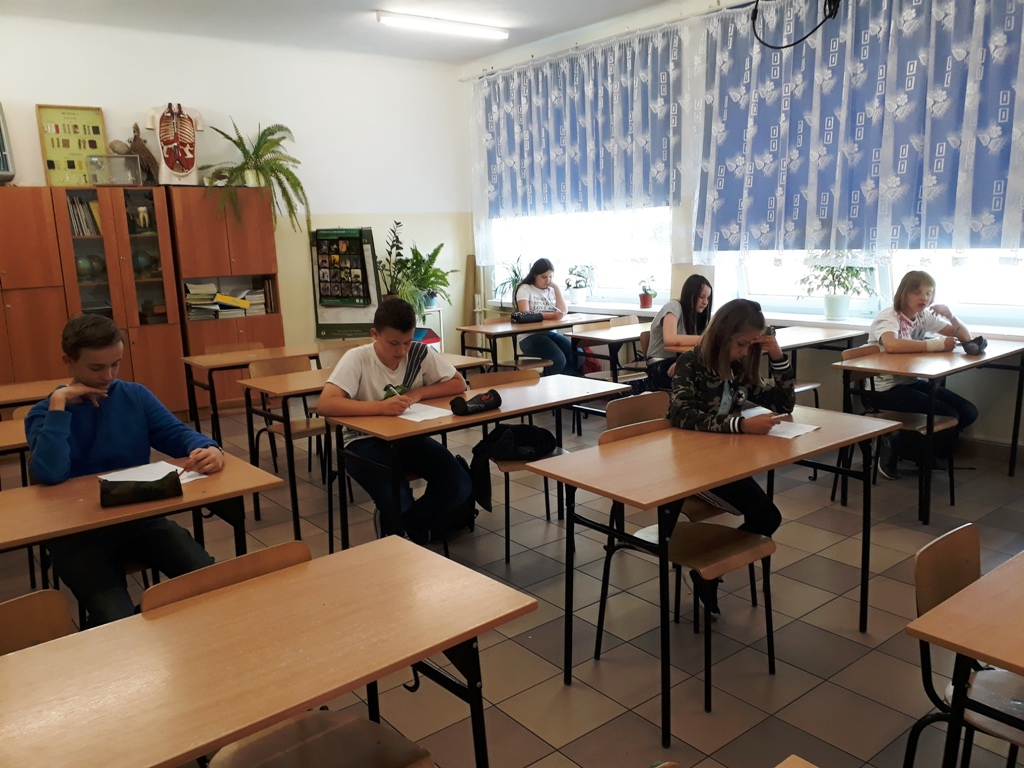 GRATULUJEMY JULII PIERWSZEGO MIEJSCAW POWIATOWYM KONKURSIE WIEDZY O PSZCZOLE