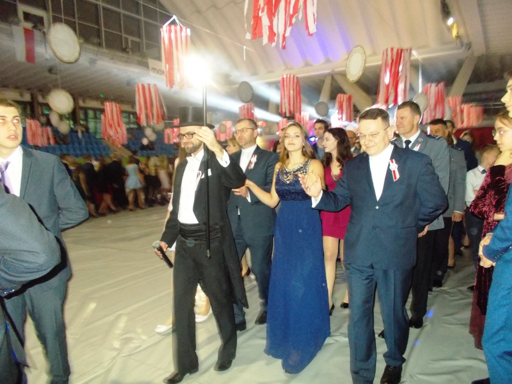 WOLONTARIUSZE ZE SZKOLNEGO KOŁA CARITAS NA V BALU WOLONTARIUSZA