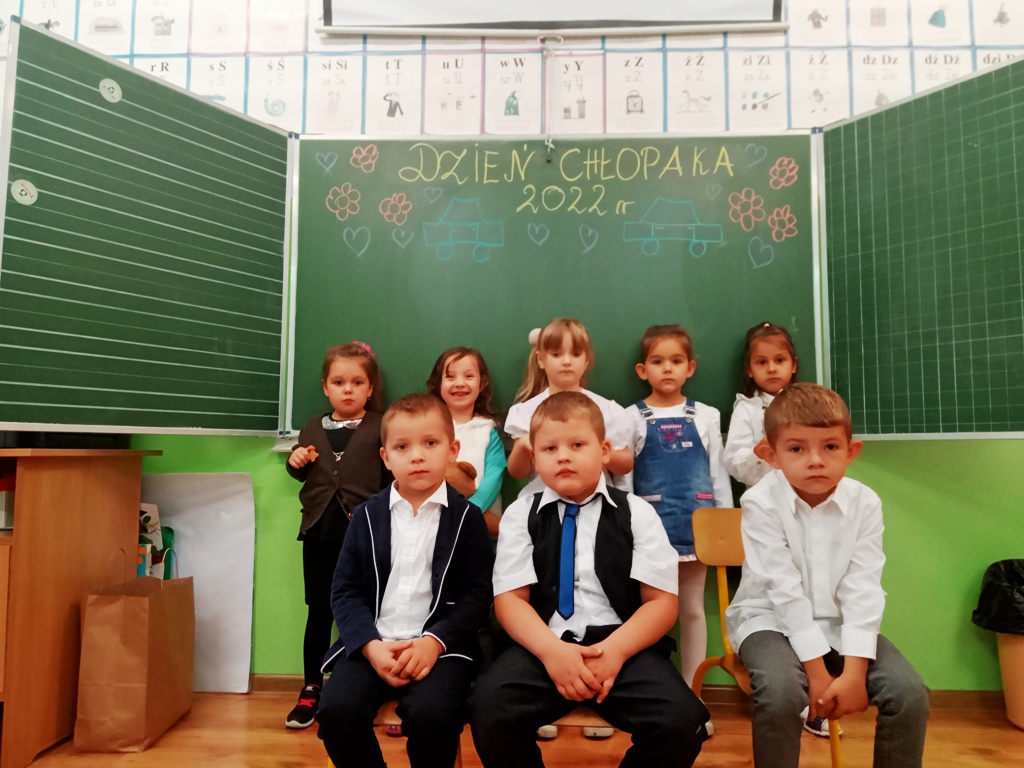 „DZIEŃ CHŁOPAKA W ODDZIALE 0B”